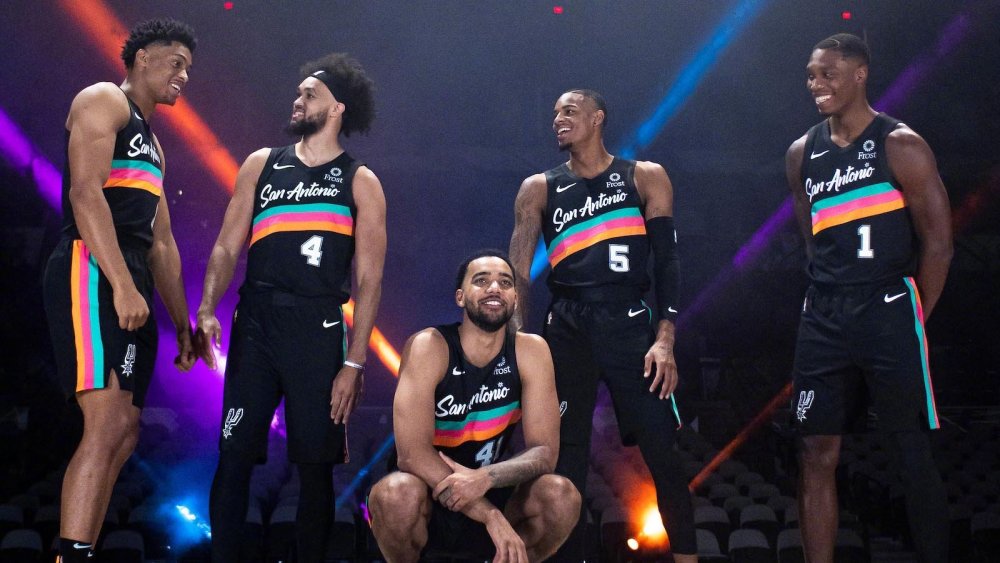 意媒：新星伊万-马耶首次入选一线队，他在国米的未来计划中（意媒：伊万-马耶首次进入一线队，已被纳入国米未来规划）