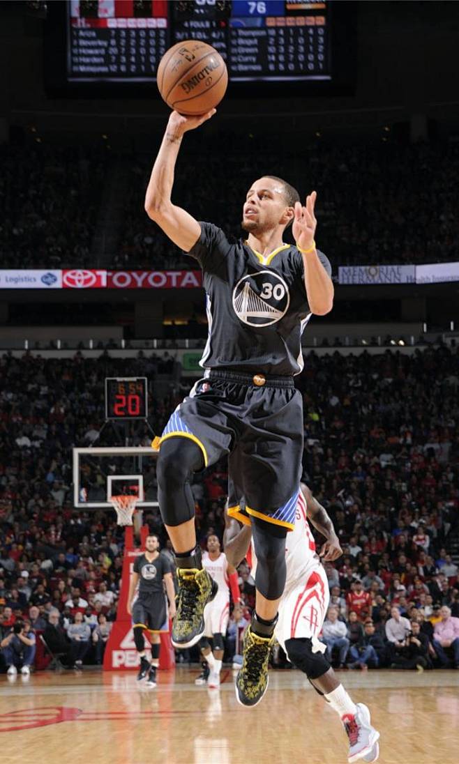 法尔克：利物浦领跑格伊争夺战，拜仁目前优先与于帕续约（法尔克：利物浦领先格伊竞逐，拜仁优先推进与于帕续约）