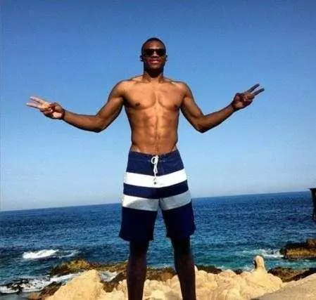 7.8分全场最高！阿根廷国门炸裂：7次扑救阻击阿森纳 埃梅里创历史（7.8分全场最佳！阿根廷门神7次扑救拒阿森纳，埃梅里缔造里程碑）