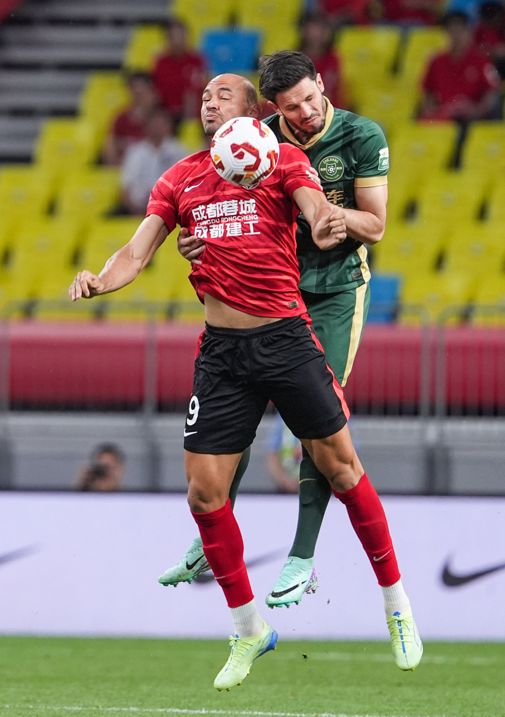 王洪亮：85一代球员爱学习沟通多；希望有机会去欧洲深度提高（王洪亮：85后球员重学习善沟通，盼赴欧洲深造提升）