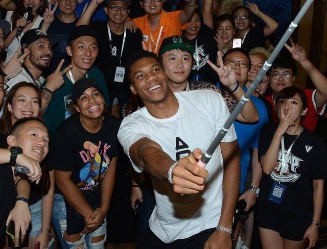 上肢力量对足球的重要性（上肢力量在足球中的关键作用）