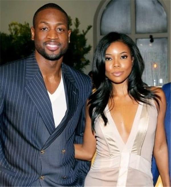 球星带球突破造成杀伤，全场欢呼（球星强突撕裂防线，引爆全场欢呼）