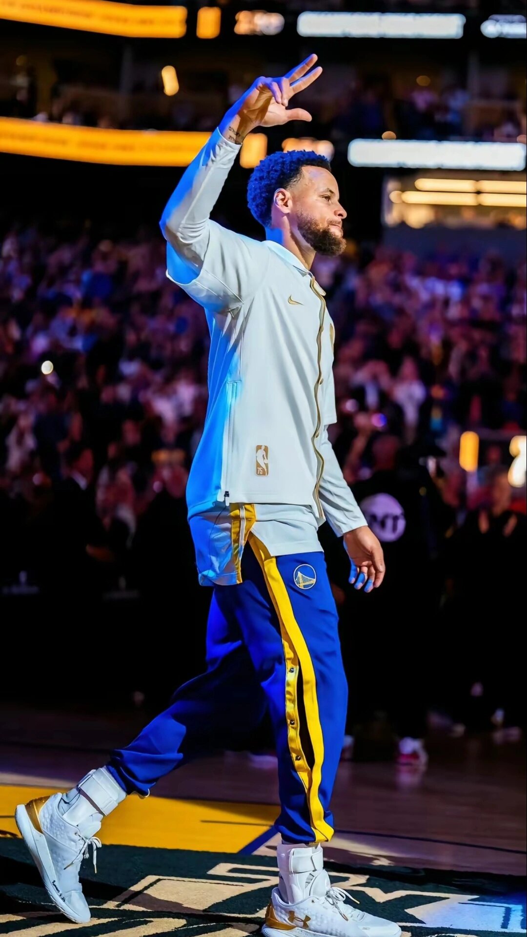 NBA杯半场：凯尔登13分，东契奇24分&詹姆斯12+8，马刺70-58领先湖人（NBA杯半场战报：凯尔登13分、东契奇24分、詹姆斯12+8，马刺70-58暂领先湖人）