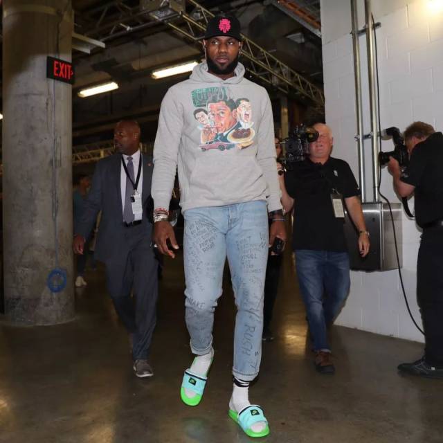 比安奇：难以理解孔蒂如此抱怨，球队的替补席存在问题（比安奇：孔蒂的抱怨令人费解，症结在球队板凳深度）