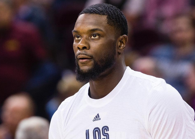 拉莫斯：为避免肠胃不适不敢吃辣；在中国任何地方都有免费水（拉莫斯：为护肠胃不吃辣；在中国到处都有免费饮用水）