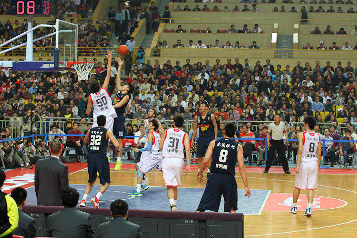 维蒂尼亚是第九位欧冠对英格兰球队戴帽球员，也是葡萄牙首人（维蒂尼亚成欧冠对英格兰队第9位上演帽子戏法者，葡萄牙第一人）